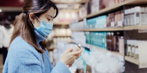 CÓ BAO NHIÊU NGƯỜI MỸ VẪN ĐEO MẶT NẠ?